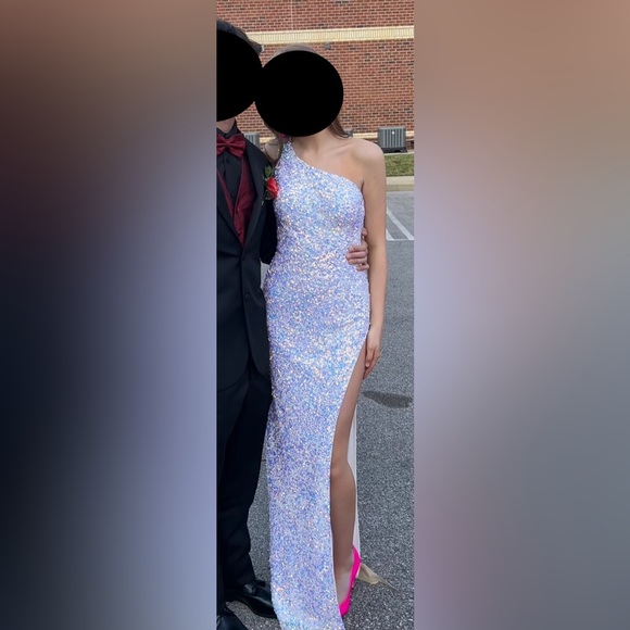 Ashley Lauren Prom Dress Size 2 - Picture 4 of 7